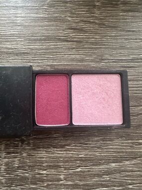MAC Cosmetics Rose & Light Pink Eyeshadow Duo